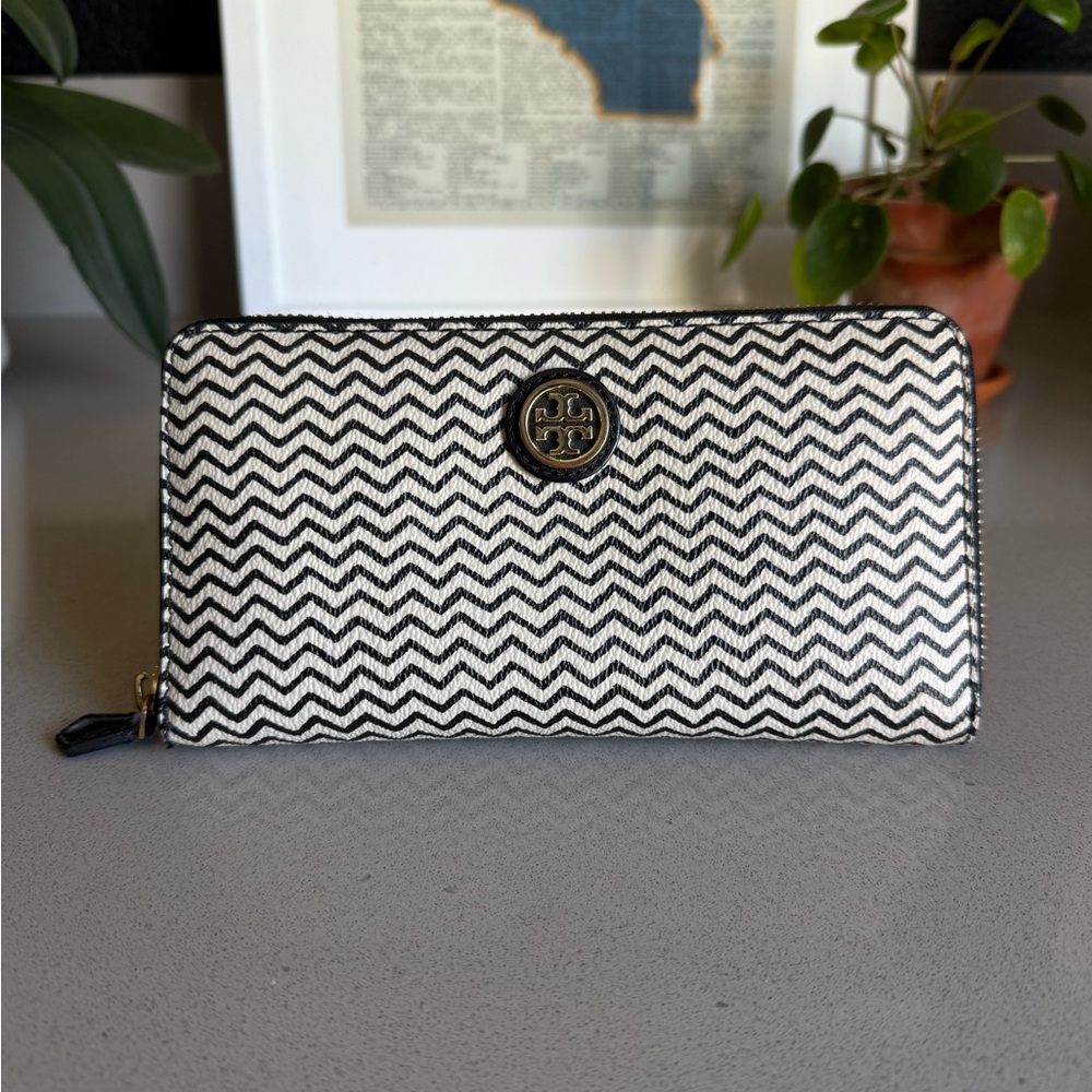 Tory Burch Wallet - Beautiful!!